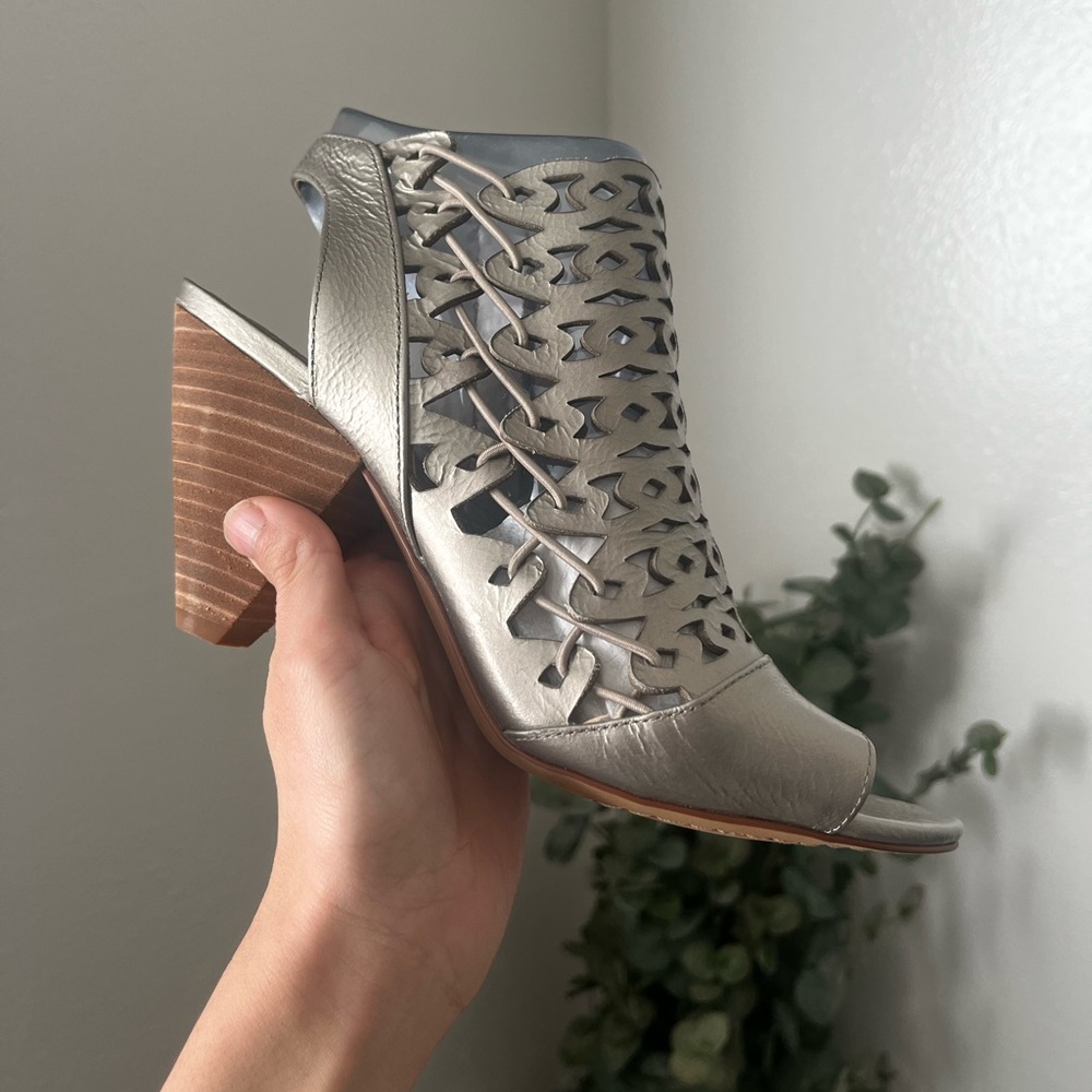 Vince Camuto Women’s Heel Sandals Size 7.5